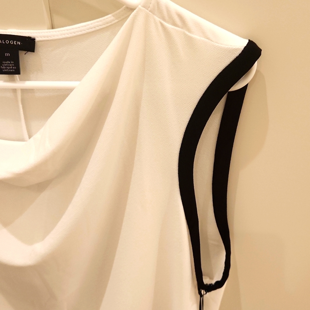 New pretty white sleeveless top with navy blue trim by Halogen. - Picture 3 of 6
